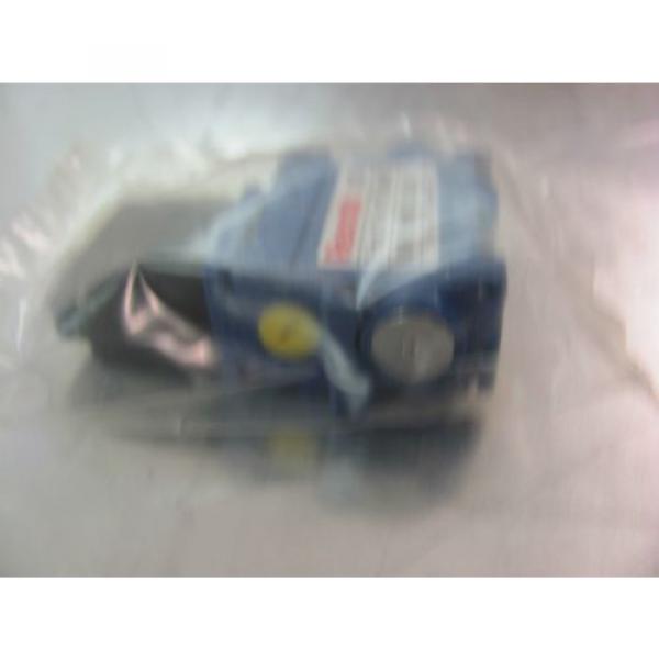 REXROTH R 987 026 085 VALVE SYSTEM #3 image