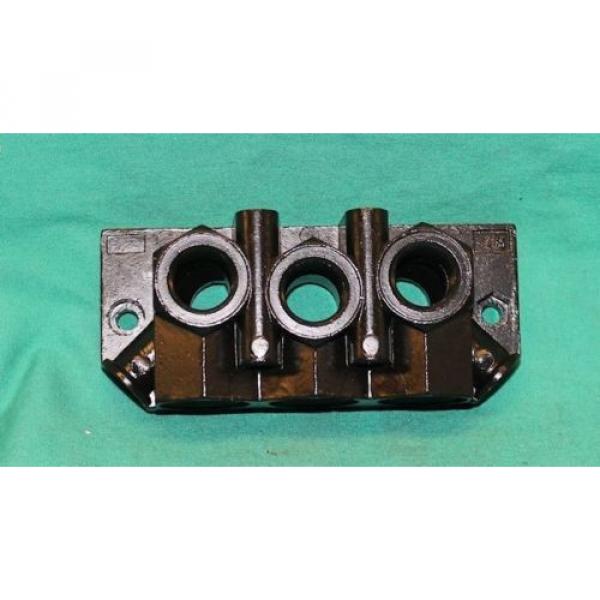 Rexroth 901-HN1TF Valve Manifold Base P68425-01 Origin #4 image