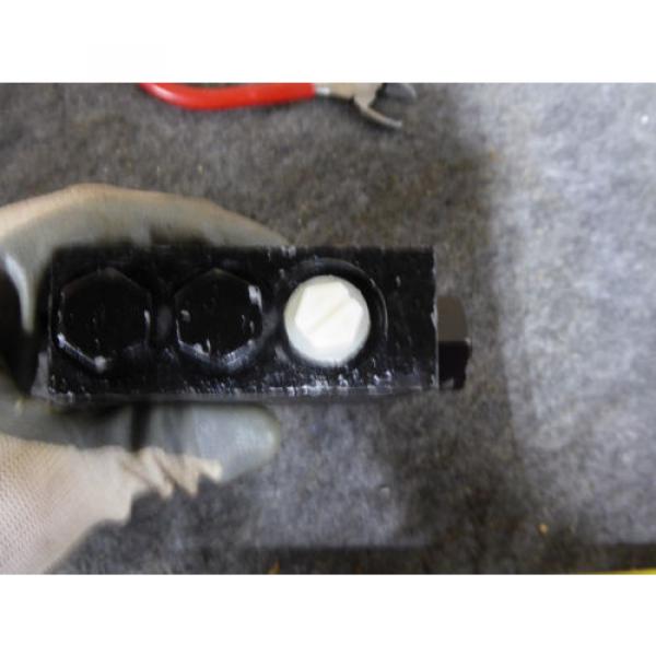 Origin SAUER DANFOSS HYDRAULIC VALVE # 8800485 2009 #3 image